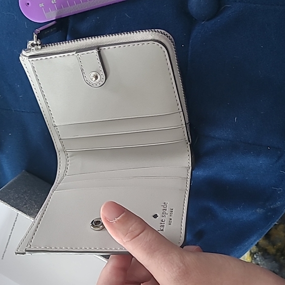 Kate Spade wallet - Picture 2 of 6
